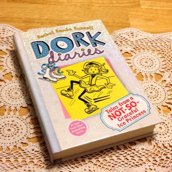 Dork Diaries, middle grades. Volume 4. Tales from a not so graceful ice princess - Picture 1 of 8